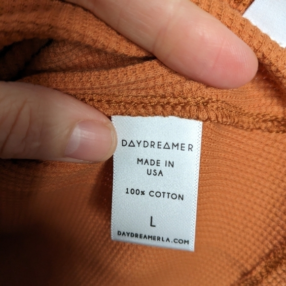 DAYDREAMER Long Sleeve Mock Neck Thermal Tee in Cognac NEW Size L - Picture 4 of 7